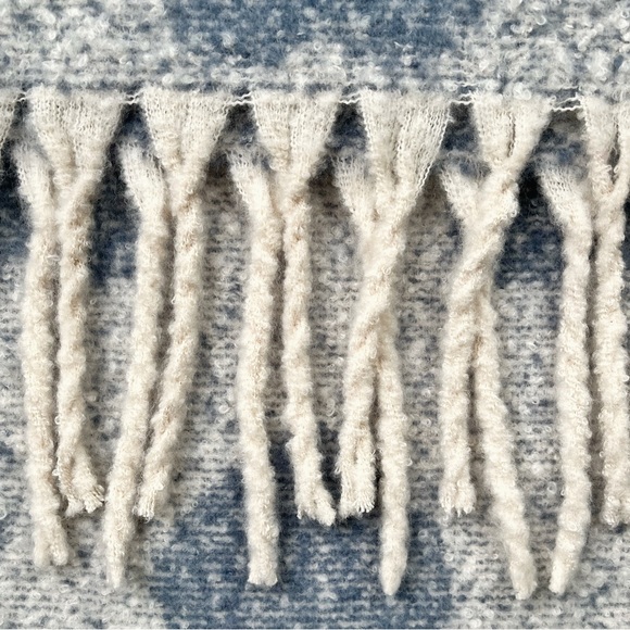 Gorgeous NWT LOOK Reversible Blue / White Hearts Scarf, OS - Picture 7 of 11